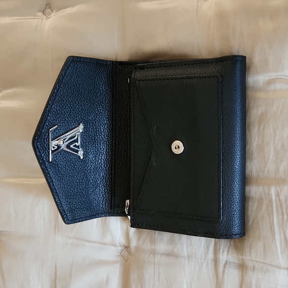 Louis Vuitton Wallet - Picture 2 of 14